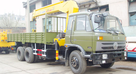東風(fēng)后雙橋隨車起重運輸車